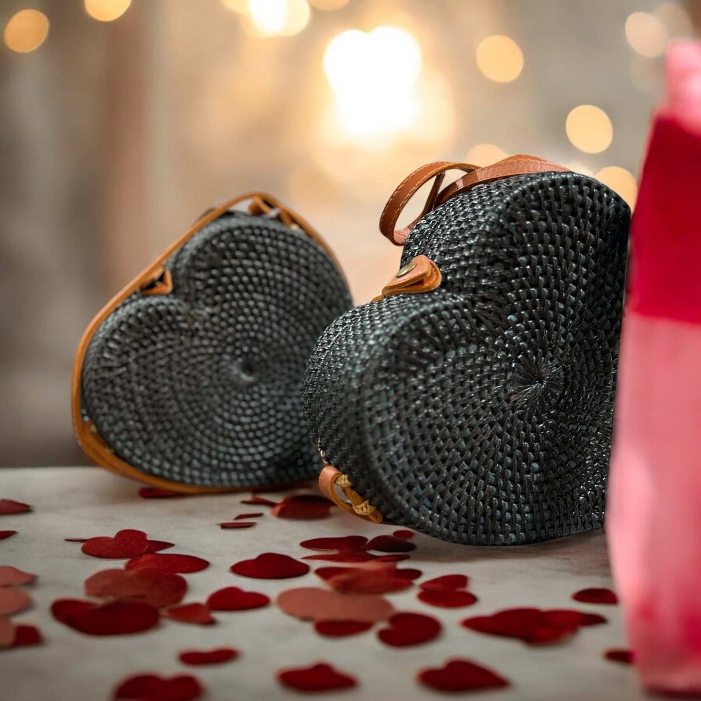 Stylish Heart-Shaped Rattan Crossbody Bag – Unique & Trendy Gift